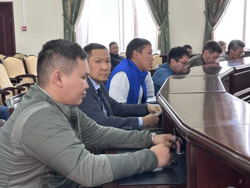 Сегодня утром собрал руководителей округов Сегодня утром собрал руководителей округов