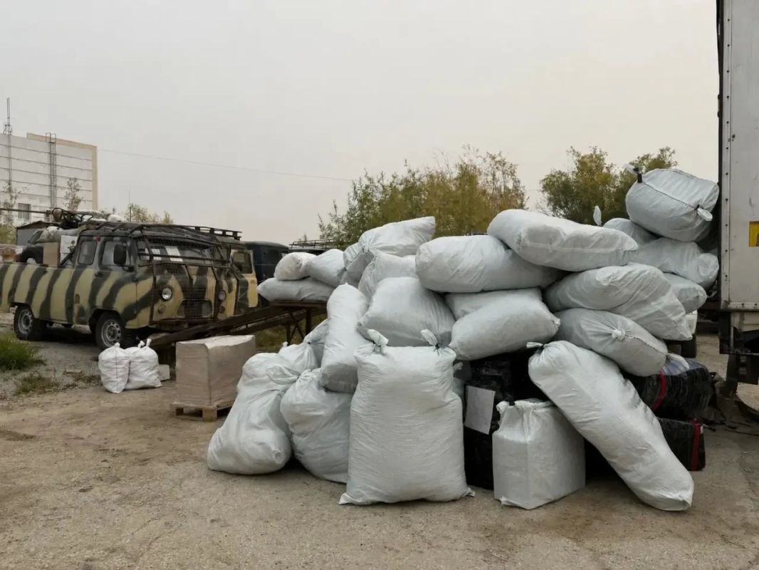 Направили в зону проведения специальной военной операции три единицы техники и около семи тонн гуманитарного груза в рамках работы республиканской комиссии «Вместе к Победе!», которую возглавляет Глава Республики Саха... Направили в зону проведения специальной военной операции три единицы техники и около семи тонн гуманитарного груза в рамках работы республиканской комиссии «Вместе к Победе!», которую возглавляет Глава Республики Саха...