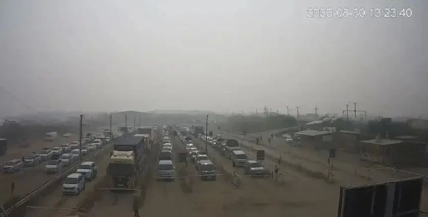 На переправах Якутска и районов возобновилась погрузка На переправах Якутска и районов возобновилась погрузка