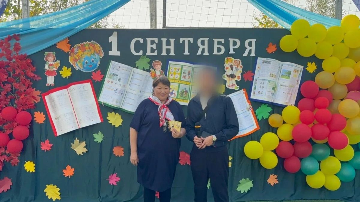 Сотрудники Управления уголовного розыска МВД Якутии поздравили воспитанников подшефного детского центра «Берегиня» с Днем знаний Сотрудники Управления уголовного розыска МВД Якутии поздравили воспитанников подшефного детского центра «Берегиня» с Днем знаний