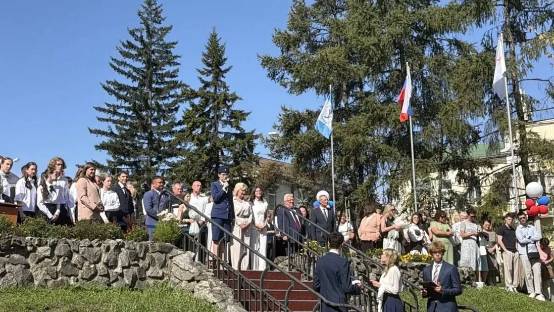 В учебных заведениях Восточно-Сибирского транспортного региона состоялись торжественные линейки, посвященные Дню знаний В учебных заведениях Восточно-Сибирского транспортного региона состоялись торжественные линейки, посвященные Дню знаний