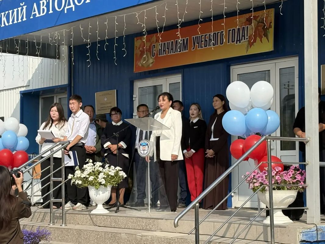 ПЕРВЫЕ ВСТРЕЧАЮТ ДЕНЬ ЗНАНИЙ! ПЕРВЫЕ ВСТРЕЧАЮТ ДЕНЬ ЗНАНИЙ!