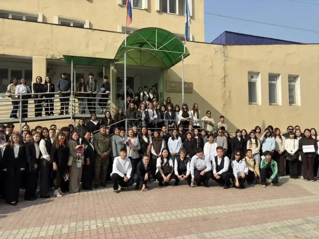 В Якутском технологическом техникуме сервиса имени Ю.А. Готовцева состоялась торжественная линейка, посвященная Дню знаний и началу нового учебного года В Якутском технологическом техникуме сервиса имени Ю.А. Готовцева состоялась торжественная линейка, посвященная Дню знаний и началу нового учебного года