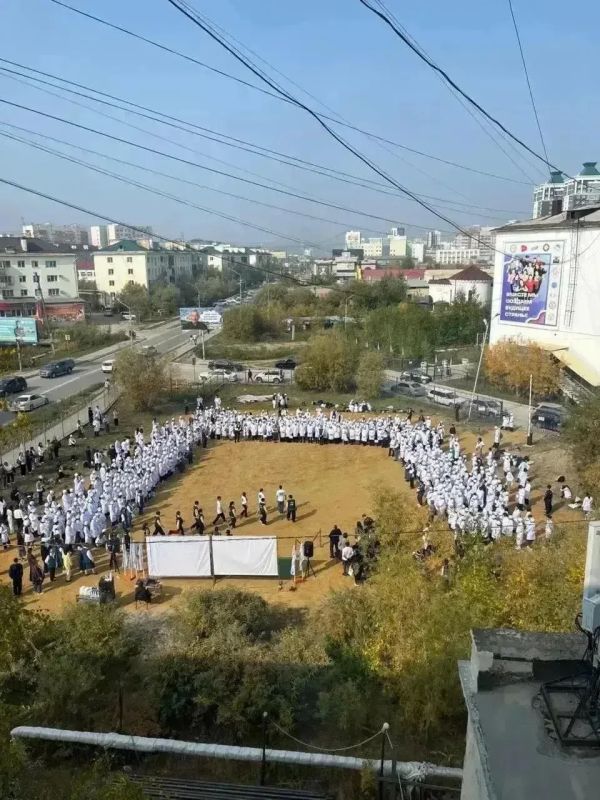 1 сентября в колледжах и техникумах Якутии прошли торжественные линейки, посвящённые началу нового учебного года 1 сентября в колледжах и техникумах Якутии прошли торжественные линейки, посвящённые началу нового учебного года