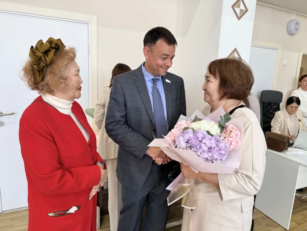 Особенное событие сегодняшнего дня — школа №1 встретила учеников в новом здании Особенное событие сегодняшнего дня — школа №1 встретила учеников в новом здании