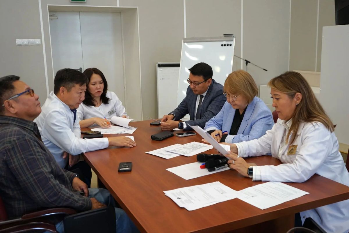 В Якутске состоялась стратегическая сессия по созданию Сквера работников здравоохранения 2 сентября 2026 г. – В Якутской республиканской клинической больнице прошла стратегическая сессия, посвящённая вопросам концепции... В Якутске состоялась стратегическая сессия по созданию Сквера работников здравоохранения 2 сентября 2026 г. – В Якутской республиканской клинической больнице прошла стратегическая сессия, посвящённая вопросам концепции...