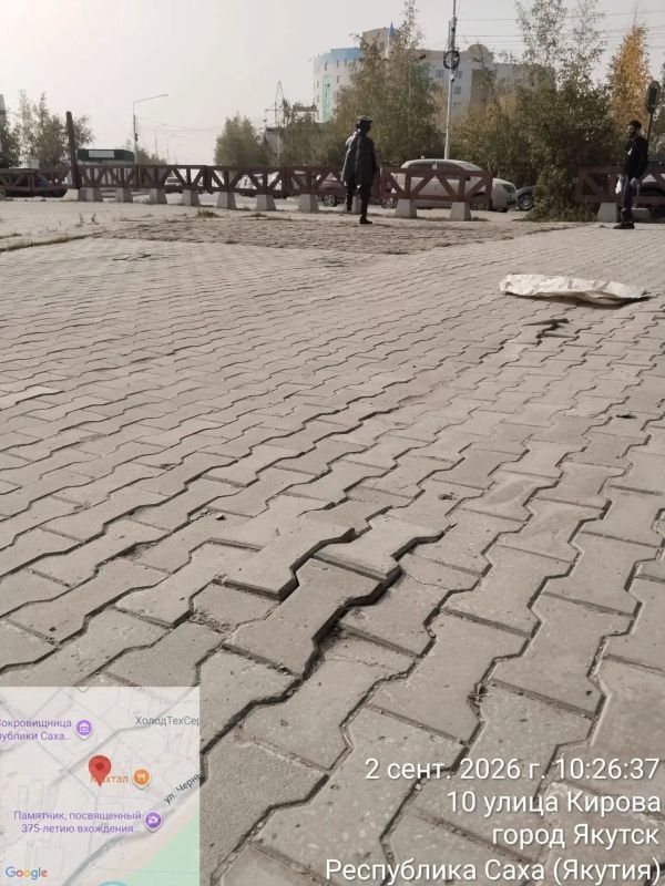 В Старом городе провели выкорчёвку пней возле Преображенского собора В Старом городе провели выкорчёвку пней возле Преображенского собора