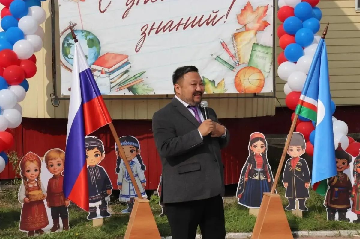 Праздничное мероприятие, посвящённое Дню знаний в Республиканской специальной (коррекционной) школе-интернат объединило большую и дружную школьную семью: воспитанников интерната, педагогический коллектив и родителей Праздничное мероприятие, посвящённое Дню знаний в Республиканской специальной (коррекционной) школе-интернат объединило большую и дружную школьную семью: воспитанников интерната, педагогический коллектив и родителей