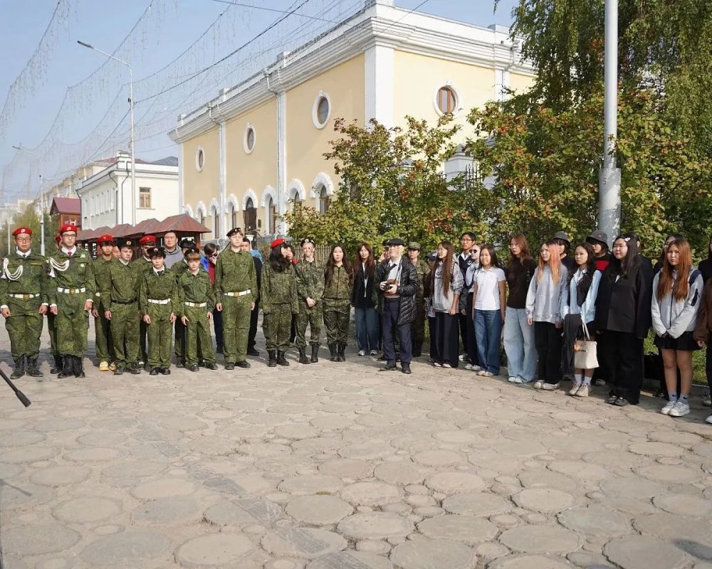 В Якутске прошла военно-патриотическая акция «Послание Победителя: связь поколений 1945–2045» В Якутске прошла военно-патриотическая акция «Послание Победителя: связь поколений 1945–2045»