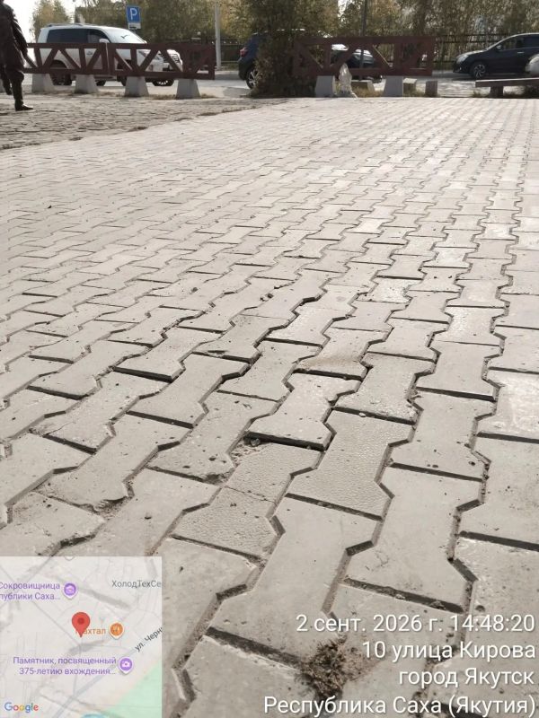В Старом городе провели выкорчёвку пней возле Преображенского собора В Старом городе провели выкорчёвку пней возле Преображенского собора