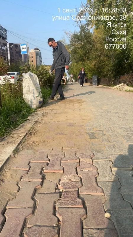 В Центральном округе продолжается выкорчёвка пней В Центральном округе продолжается выкорчёвка пней
