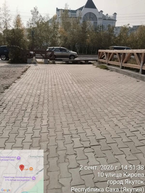 В Старом городе провели выкорчёвку пней возле Преображенского собора В Старом городе провели выкорчёвку пней возле Преображенского собора