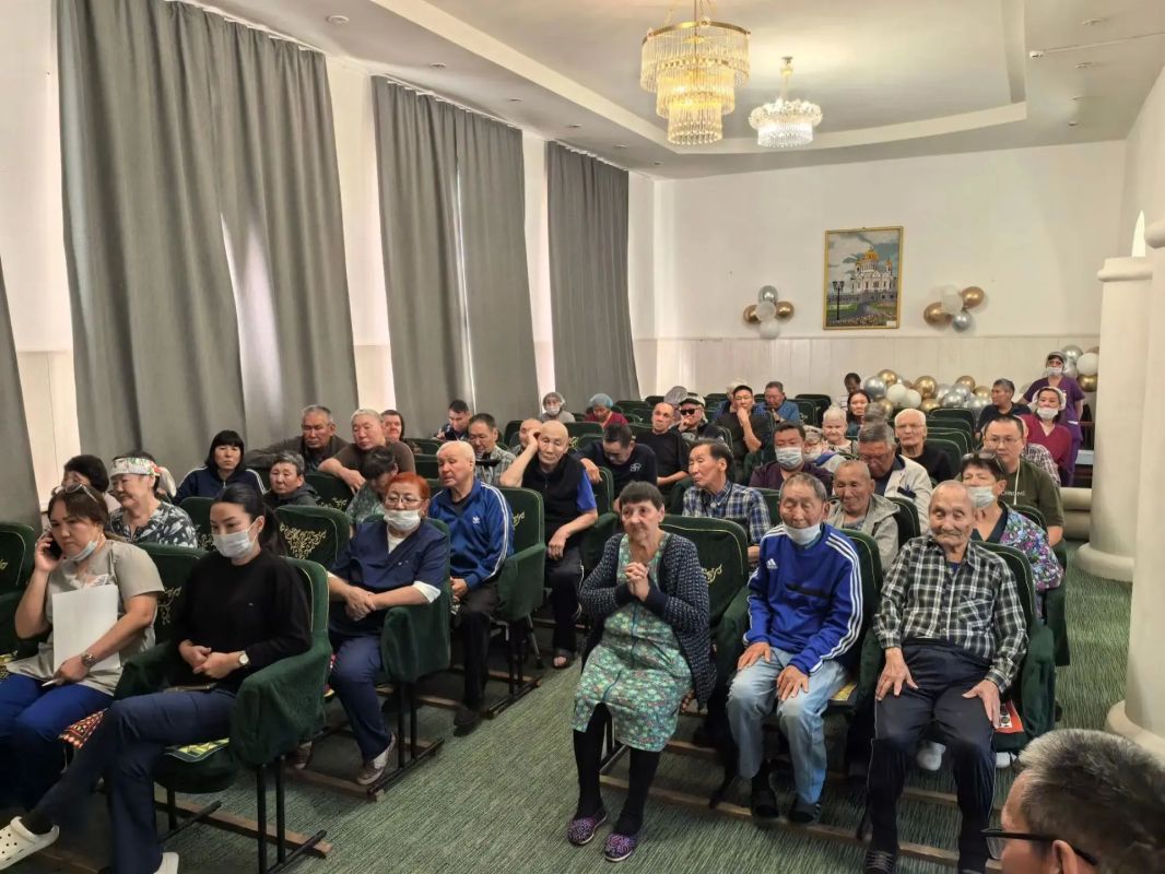 В Якутске полицейские провели занятие по кибербезопасности в доме-интернате для престарелых и инвалидов В Якутске полицейские провели занятие по кибербезопасности в доме-интернате для престарелых и инвалидов
