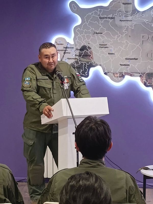 В день Победы над милитаристской Японией и окончания Второй мировой войны в молодежном центре «Патриот» лекцию на тему этого события провел ветеран боевых действий, инструктор центра «Воин» и лектор общества «Знание» Максим... В день Победы над милитаристской Японией и окончания Второй мировой войны в молодежном центре «Патриот» лекцию на тему этого события провел ветеран боевых действий, инструктор центра «Воин» и лектор общества «Знание» Максим...