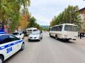Сотрудники Госавтоинспекции ОМВД России по Ленскому району устанавливают обстоятельства дорожно-транспортного происшествия с участием несовершеннолетнего пешехода