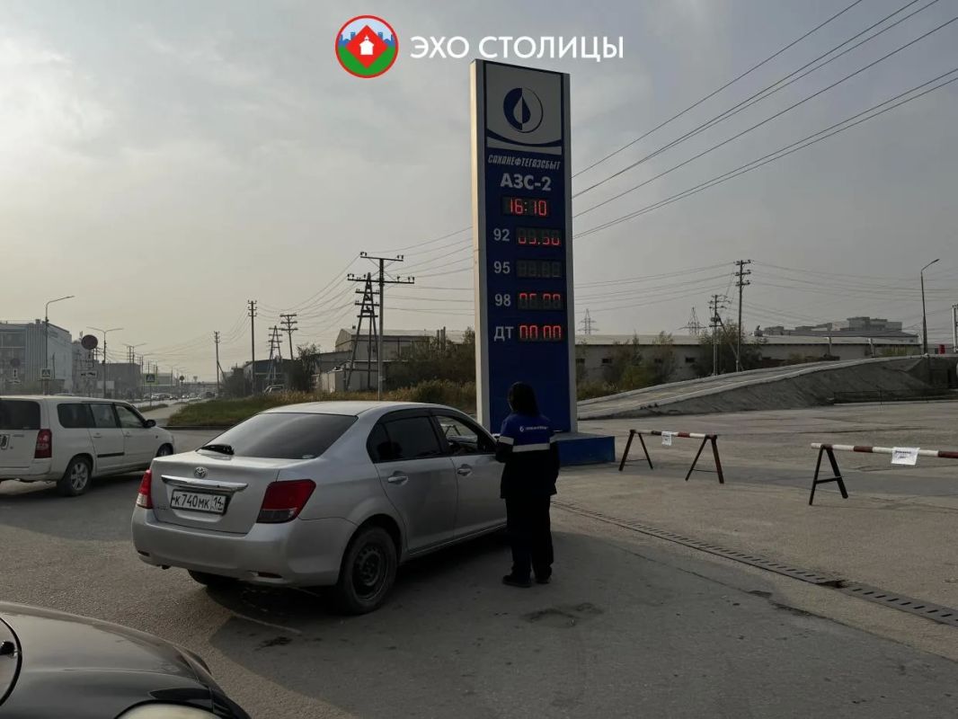 АЗС на ул. Труда закрылась раньше срока: бензин кончился АЗС на ул. Труда закрылась раньше срока: бензин кончился