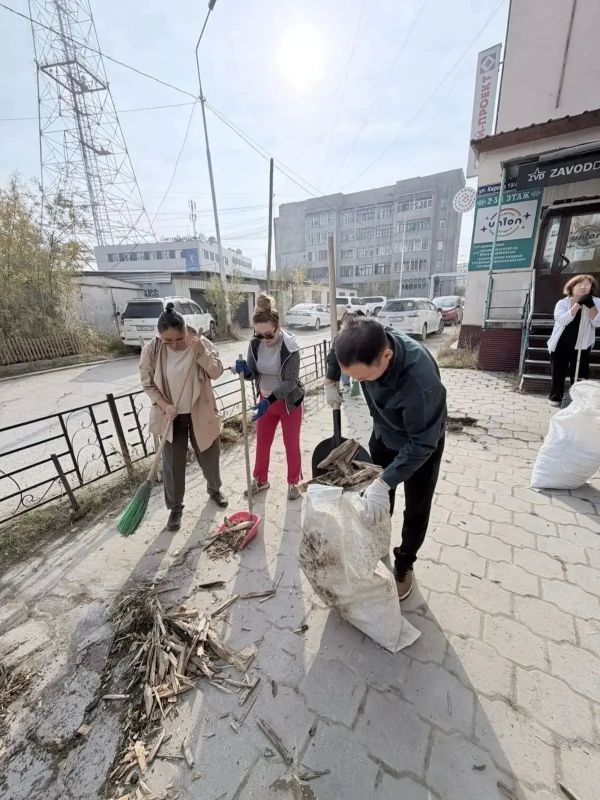 В рамках Общегородского субботника коллектив МОБУ Центр образования провели акцию "Город без пней" В рамках Общегородского субботника коллектив МОБУ Центр образования провели акцию "Город без пней"