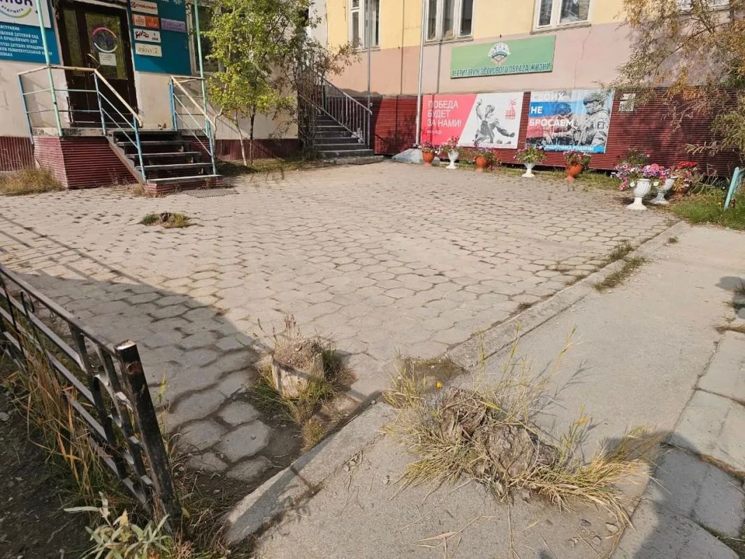 В рамках Общегородского субботника коллектив МОБУ Центр образования провели акцию "Город без пней" В рамках Общегородского субботника коллектив МОБУ Центр образования провели акцию "Город без пней"