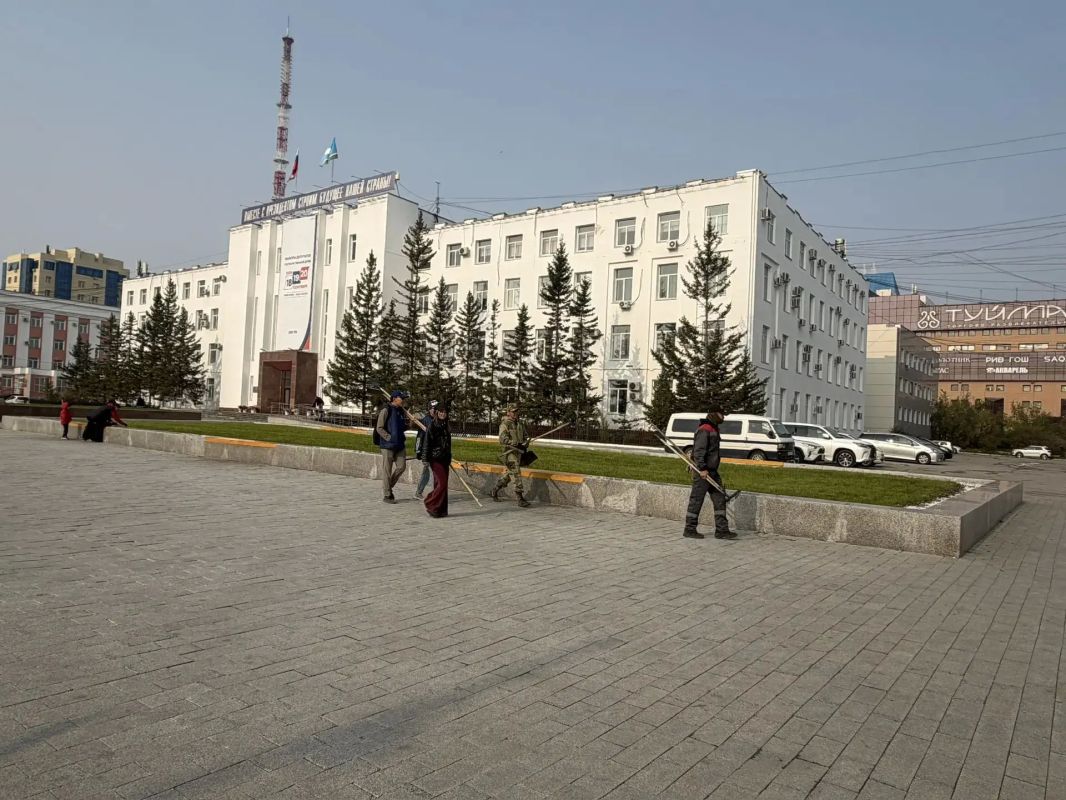 Центральный округ вышел на общегородской субботник Центральный округ вышел на общегородской субботник