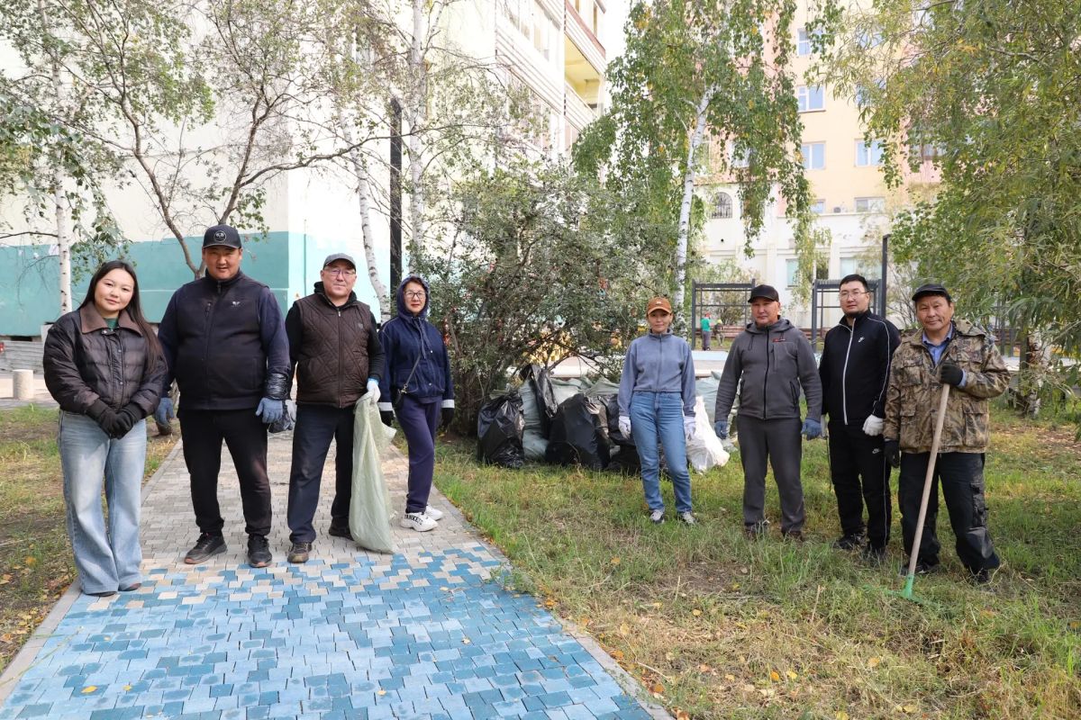 Сегодня, 5 сентября, коллективы Минсельхоза Якутии и подведомственных организаций под руководством и. о. министра Анны Стручковой присоединились к общегородскому субботнику, приуроченному к благоустройству накануне Дня города Сегодня, 5 сентября, коллективы Минсельхоза Якутии и подведомственных организаций под руководством и. о. министра Анны Стручковой присоединились к общегородскому субботнику, приуроченному к благоустройству накануне Дня города