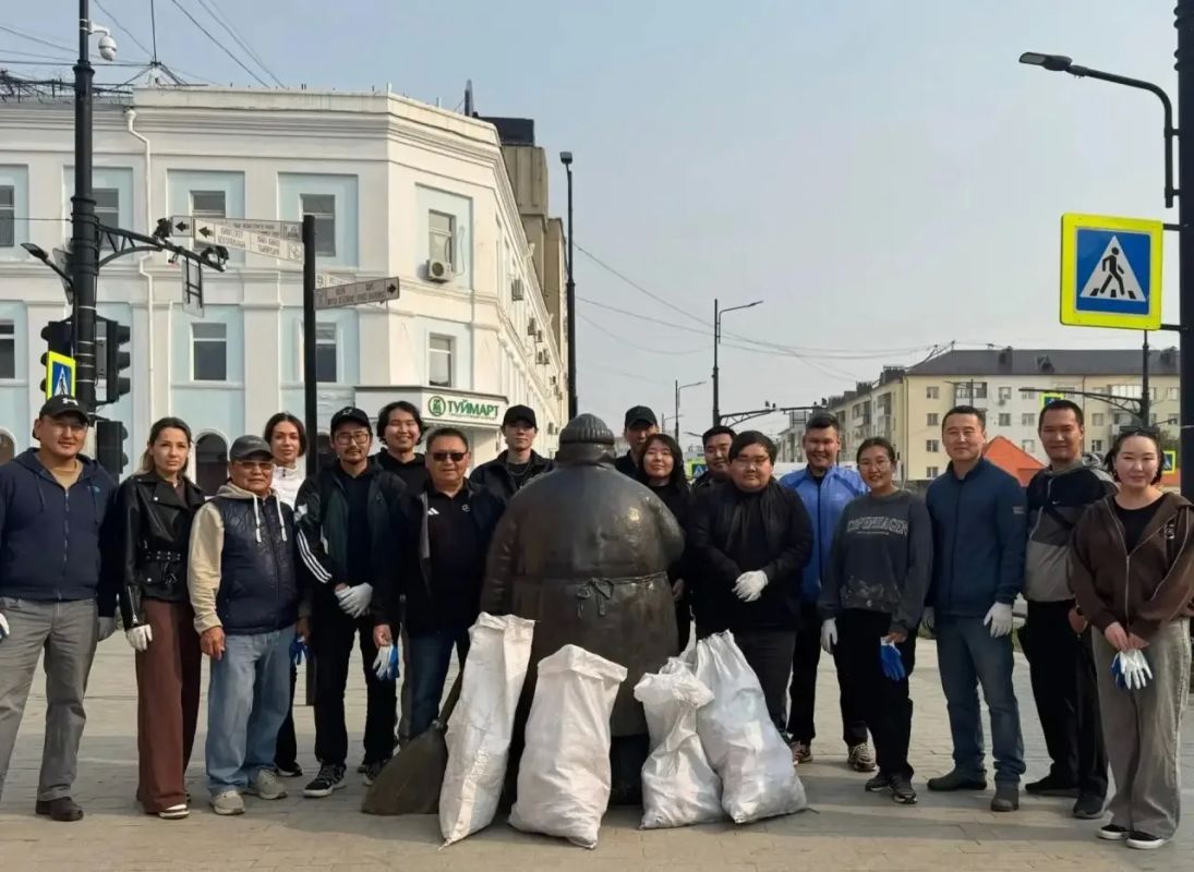 Общегородской субботник по уборке территорий провели в Якутске