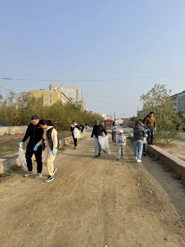 Вместе делаем Якутск чище. Сегодня сотрудники Министерства здравоохранения Республики Саха (Якутия) приняли участие в общегородском субботнике Вместе делаем Якутск чище. Сегодня сотрудники Министерства здравоохранения Республики Саха (Якутия) приняли участие в общегородском субботнике