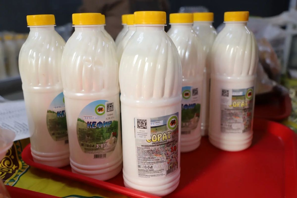 Продукция СХПК «Чурапча» на Малом базаре в Старом городе Продукция СХПК «Чурапча» на Малом базаре в Старом городе