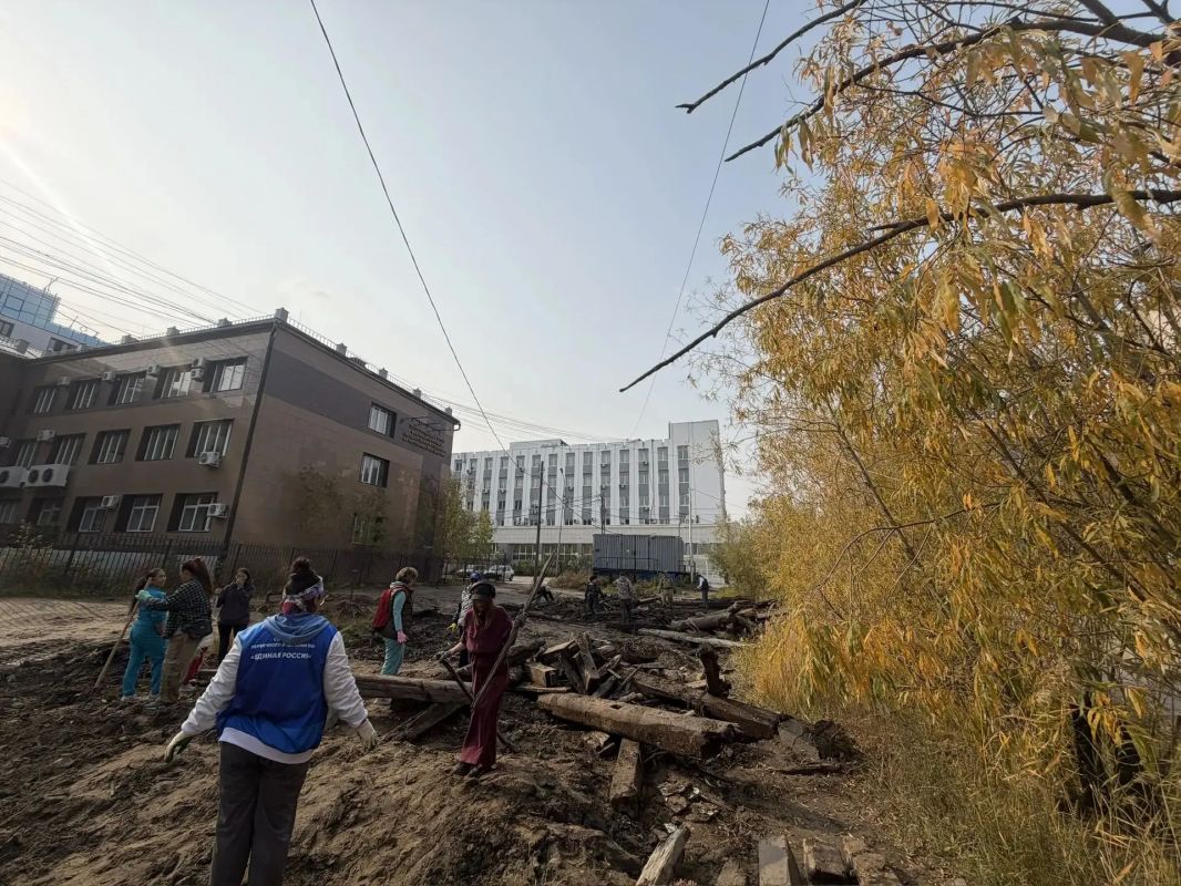 Центральный округ вышел на общегородской субботник Центральный округ вышел на общегородской субботник