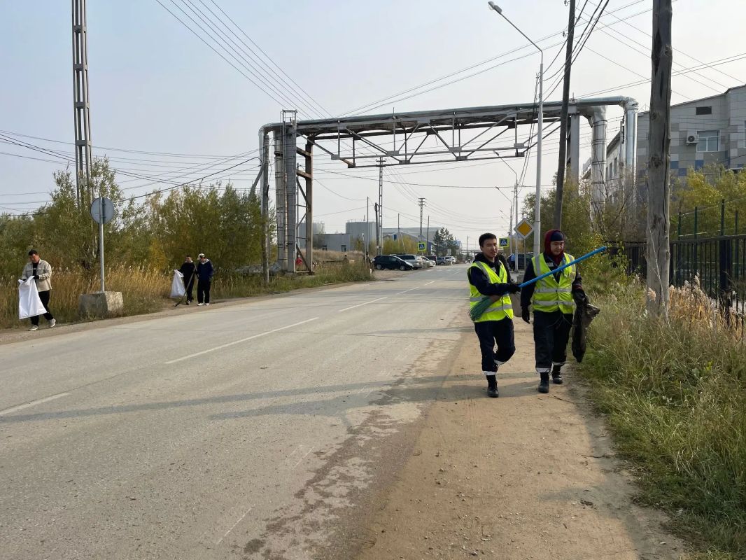 Коллектив «Полярных авиалиний» принял участие в общегородском субботнике Коллектив «Полярных авиалиний» принял участие в общегородском субботнике