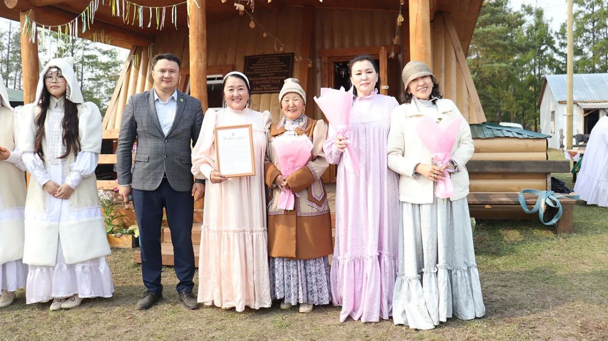 2-с Тыыллыма нэилиэгэр Валентина Уваровская аатынан «Айыы балаана» арылынна Балаан ыйын 5 кнгэр 2-с Тыыллыма нэилиэгэр, Хаатылымаа, Аан дойдутааы норуот эмчиттэрин ассоциациятын магистра, норуоттар икки ардыларынааы... 2-с Тыыллыма нэилиэгэр Валентина Уваровская аатынан «Айыы балаана» арылынна Балаан ыйын 5 кнгэр 2-с Тыыллыма нэилиэгэр, Хаатылымаа, Аан дойдутааы норуот эмчиттэрин ассоциациятын магистра, норуоттар икки ардыларынааы...