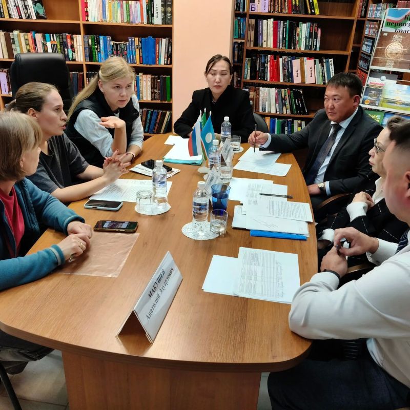 Поездка в Ленский район, один из самых крупных административных центров, началась с приема граждан.Общую тему обращений определили сами ленчане, которые пришли с тем, что их сегодня больше всего волнует Поездка в Ленский район, один из самых крупных административных центров, началась с приема граждан.Общую тему обращений определили сами ленчане, которые пришли с тем, что их сегодня больше всего волнует