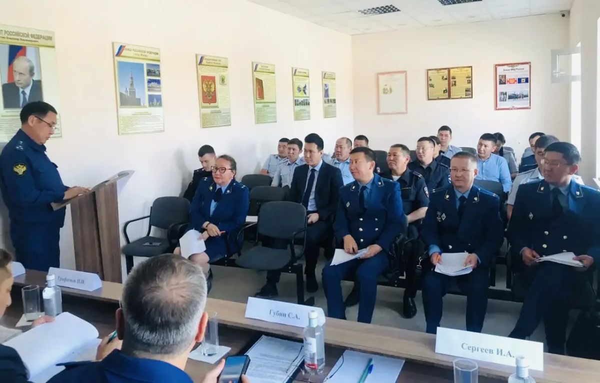 В Мегино-Кангаласском районе под руководством первого заместителя прокурора республики Сергея Губина проведен кустовой семинар В Мегино-Кангаласском районе под руководством первого заместителя прокурора республики Сергея Губина проведен кустовой семинар
