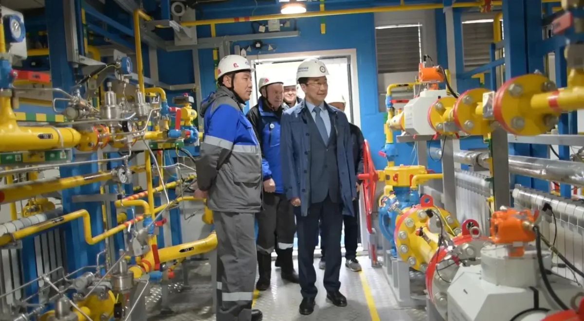 Айсен Николаев: Провел в Олекминске рабочее совещание по газификации Южной Якутии Айсен Николаев: Провел в Олекминске рабочее совещание по газификации Южной Якутии