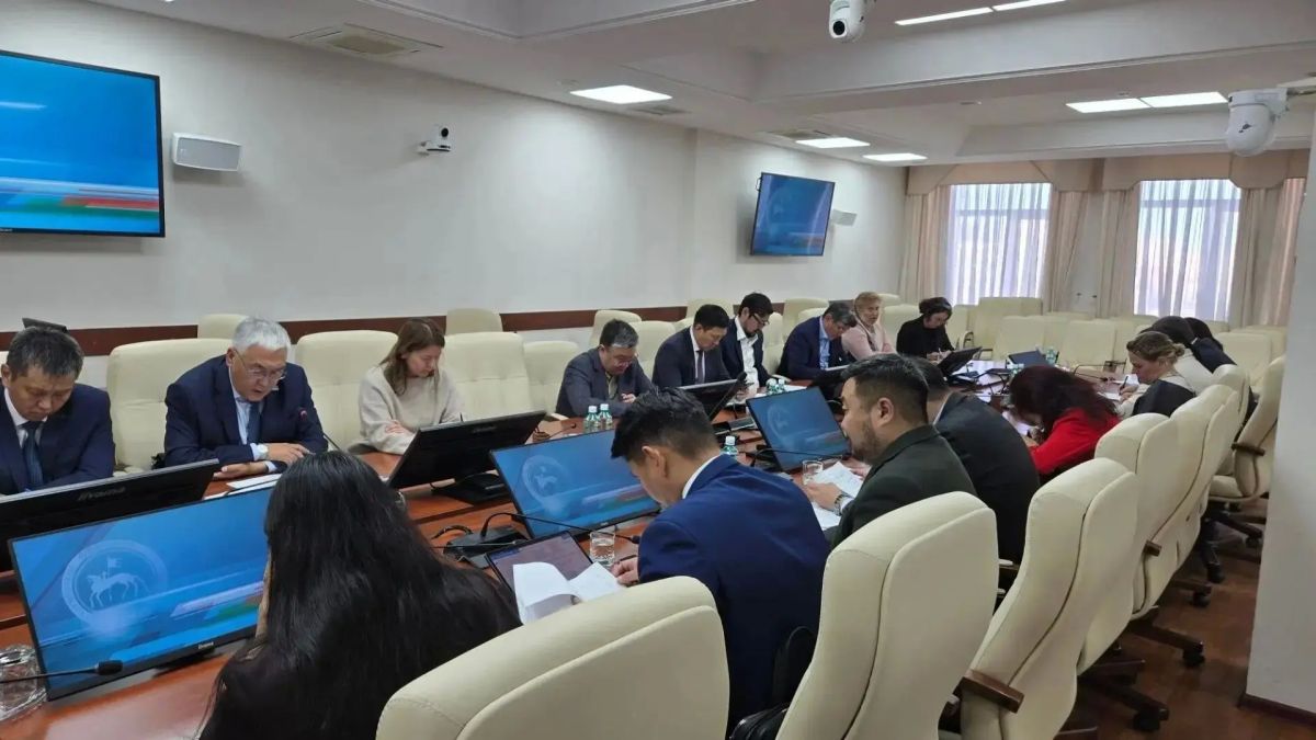 Провел заседание межведомственной рабочей группы по вопросам стабилизации поставок нефтепродуктов в республику Провел заседание межведомственной рабочей группы по вопросам стабилизации поставок нефтепродуктов в республику