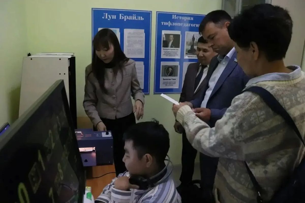 8 сентября в Республиканской специальной (коррекционной) школе-интернате (РСКШИ) состоялась рабочая встреча руководства школы с главным врачом Якутской республиканской офтальмологической клинической больницы (ЯРОКБ) Иваном... 8 сентября в Республиканской специальной (коррекционной) школе-интернате (РСКШИ) состоялась рабочая встреча руководства школы с главным врачом Якутской республиканской офтальмологической клинической больницы (ЯРОКБ) Иваном...
