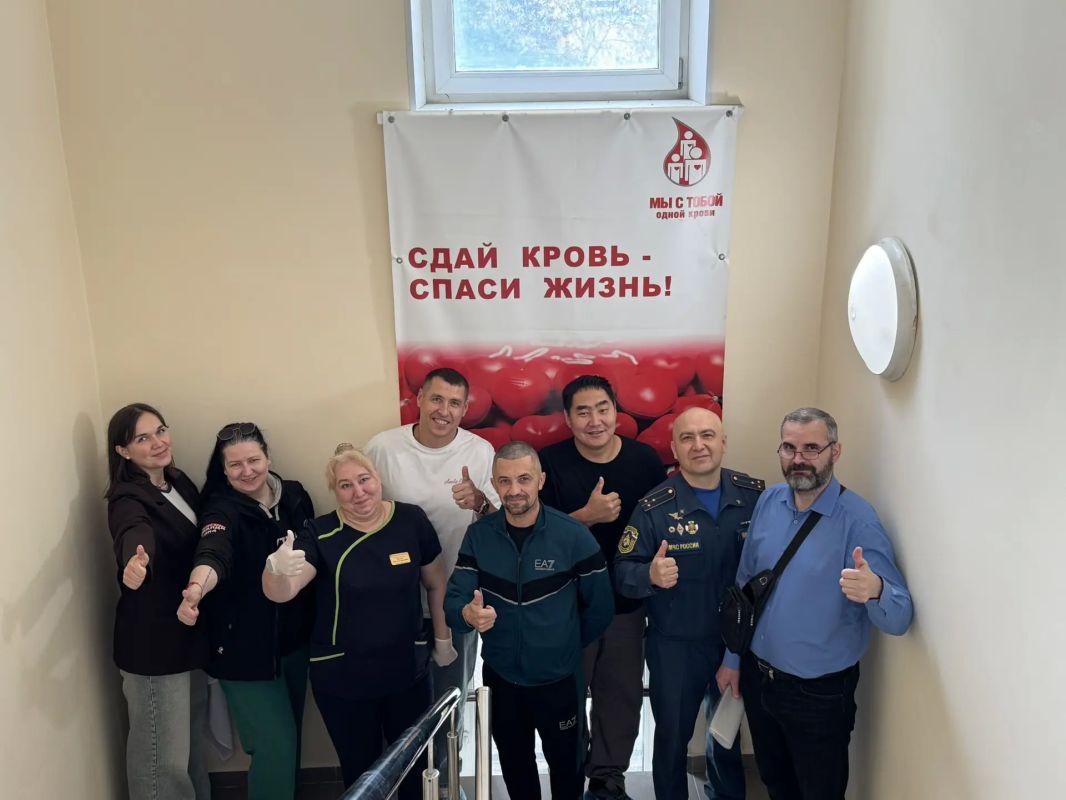 16 доноров Мирного собрались после летних отпусков, чтобы подарить частицу добра людям и показать: стать донором - это просто 16 доноров Мирного собрались после летних отпусков, чтобы подарить частицу добра людям и показать: стать донором - это просто
