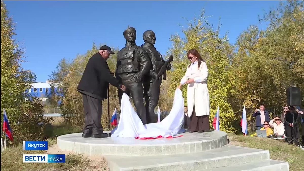 В Якутске установили памятник Герою России Дмитрию Егорову с позывным Сунтар и его боевому другу Николаю Романову