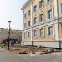 Школу в Якутии готовят к открытию — но ограждения до сих пор нет