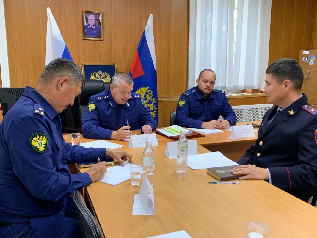 Прокурор республики Сергей Дябкин посетил с рабочей поездкой Амгинский район Прокурор республики Сергей Дябкин посетил с рабочей поездкой Амгинский район
