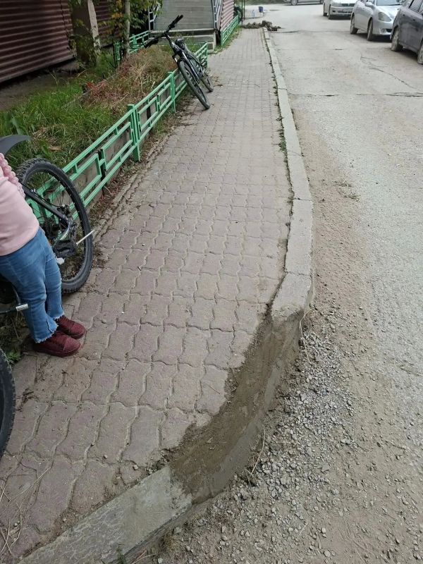 В рамках акции «Город без пней» УК ООО «Квартал 36» ликвидировала 9 пней во дворе жилых домов по адресу ул. Петровского, 10/1, 10/3, 10/5 В рамках акции «Город без пней» УК ООО «Квартал 36» ликвидировала 9 пней во дворе жилых домов по адресу ул. Петровского, 10/1, 10/3, 10/5