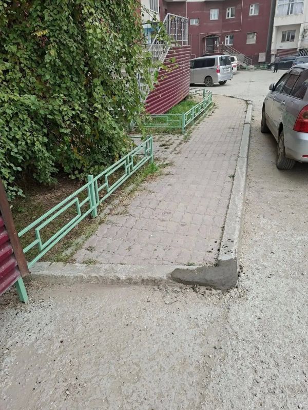 В рамках акции «Город без пней» УК ООО «Квартал 36» ликвидировала 9 пней во дворе жилых домов по адресу ул. Петровского, 10/1, 10/3, 10/5 В рамках акции «Город без пней» УК ООО «Квартал 36» ликвидировала 9 пней во дворе жилых домов по адресу ул. Петровского, 10/1, 10/3, 10/5