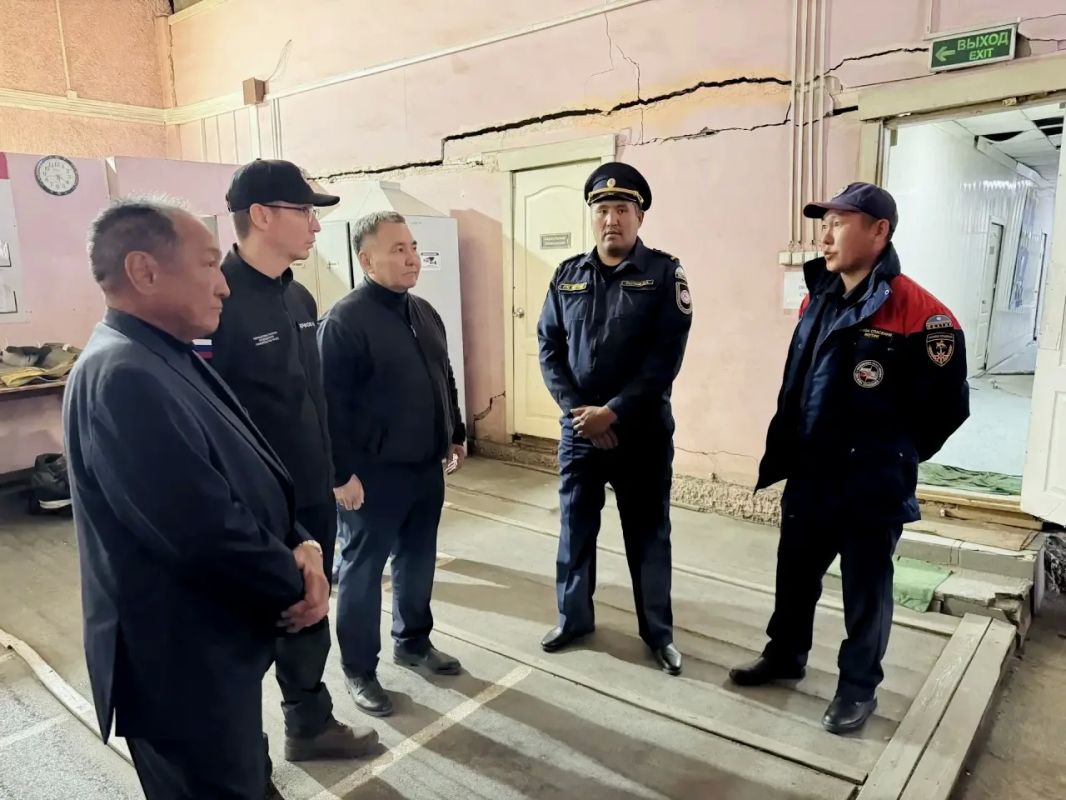 Особое внимание в рамках рабочей поездки уделили теме безопасности в Таттинском улусе Особое внимание в рамках рабочей поездки уделили теме безопасности в Таттинском улусе