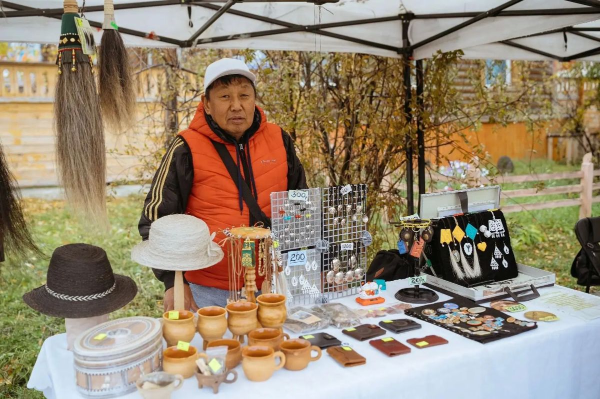 Якутску - 394 лет: празднование Дня города началось у памятника основателю Петру Бекетову Якутску - 394 лет: празднование Дня города началось у памятника основателю Петру Бекетову