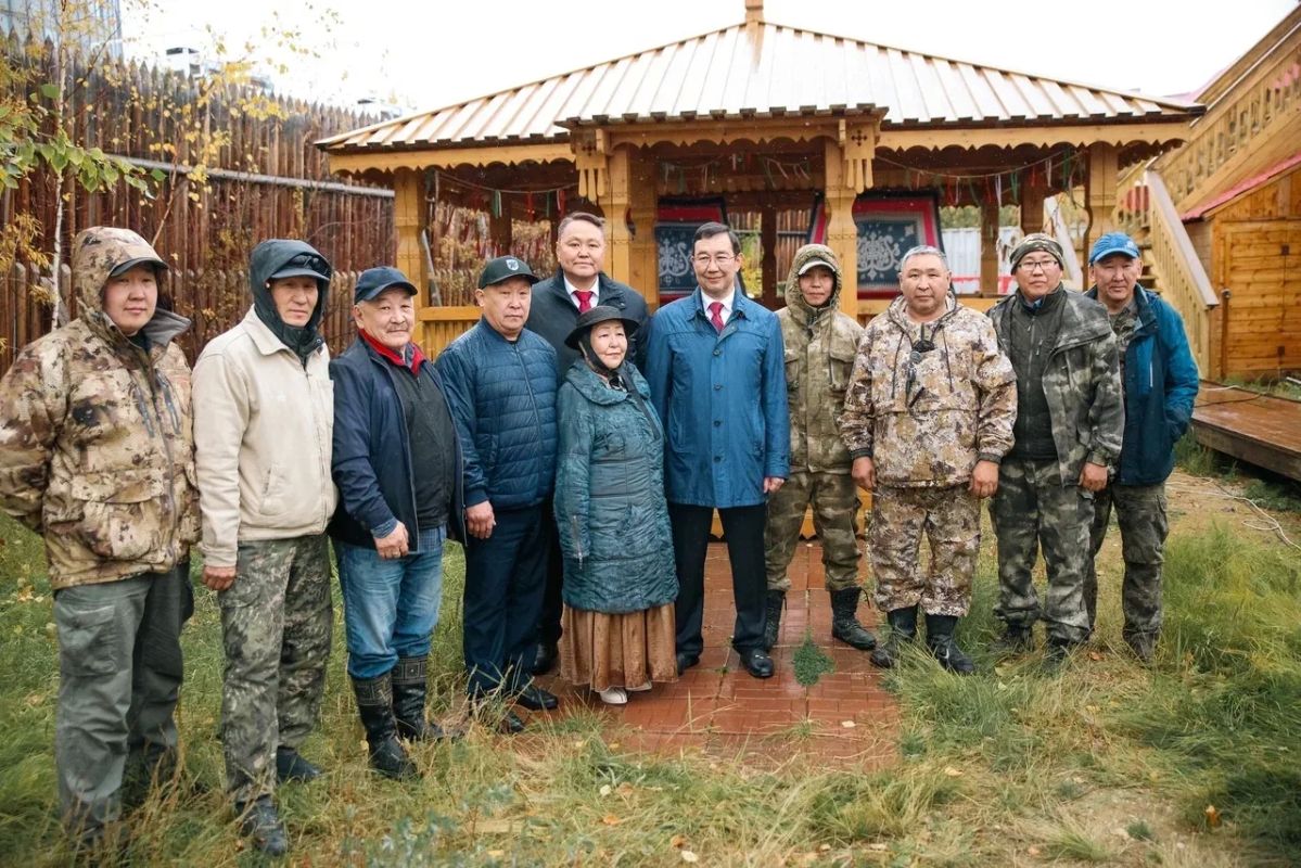 Айсен Николаев: Вместе с главой Якутска Дмитрием Садовниковым прошлись по праздничным площадкам Старого города Айсен Николаев: Вместе с главой Якутска Дмитрием Садовниковым прошлись по праздничным площадкам Старого города