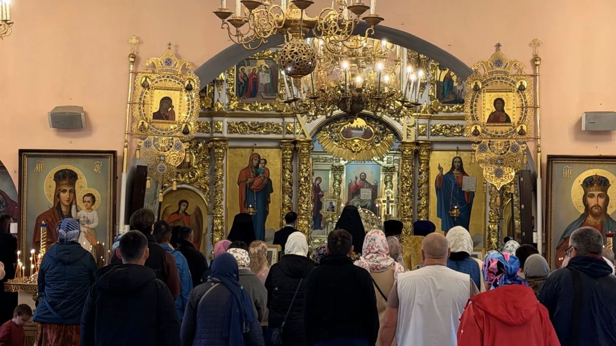 Айсен Николаев: День города Якутска начали с молебна в Градоякутском Преображенском кафедральном соборе Айсен Николаев: День города Якутска начали с молебна в Градоякутском Преображенском кафедральном соборе