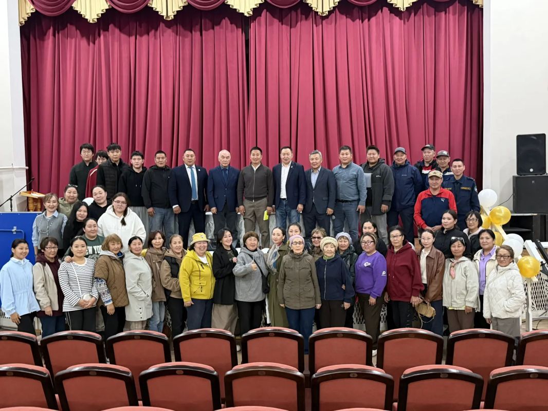 Продолжаю встречаться с жителями Республики и обсуждать вопросы, которые напрямую влияют на жизнь наших улусов Продолжаю встречаться с жителями Республики и обсуждать вопросы, которые напрямую влияют на жизнь наших улусов