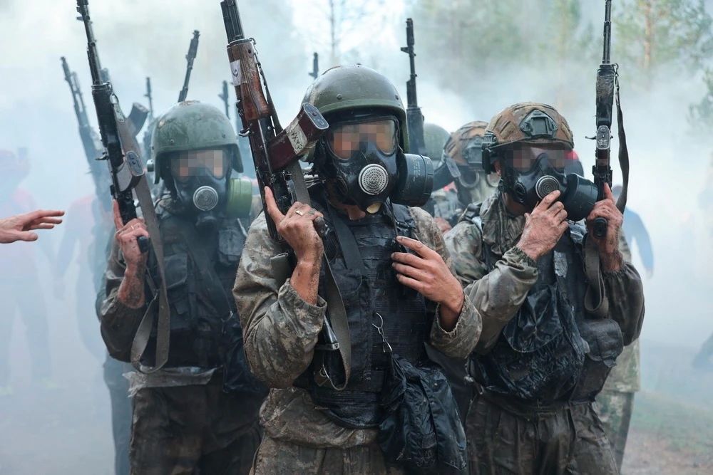 Сотрудник отдела специального назначения УФСИН «Белый медведь» удостоен почетного права ношения крапового берета Сотрудник отдела специального назначения УФСИН «Белый медведь» удостоен почетного права ношения крапового берета