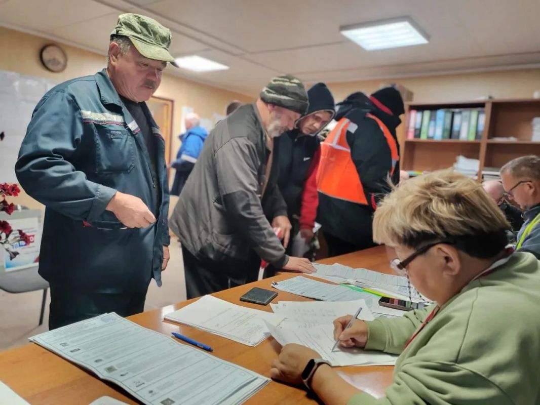 #Выборы2026 В Оймяконье продолжается досрочное голосование О том, как идет в эти дни досрочное голосование в улусе сообщила председатель Оймяконской ТИК Инга Зеленкова: Со 2 по 17 сентября проводится досрочное голосование... #Выборы2026 В Оймяконье продолжается досрочное голосование О том, как идет в эти дни досрочное голосование в улусе сообщила председатель Оймяконской ТИК Инга Зеленкова: Со 2 по 17 сентября проводится досрочное голосование...