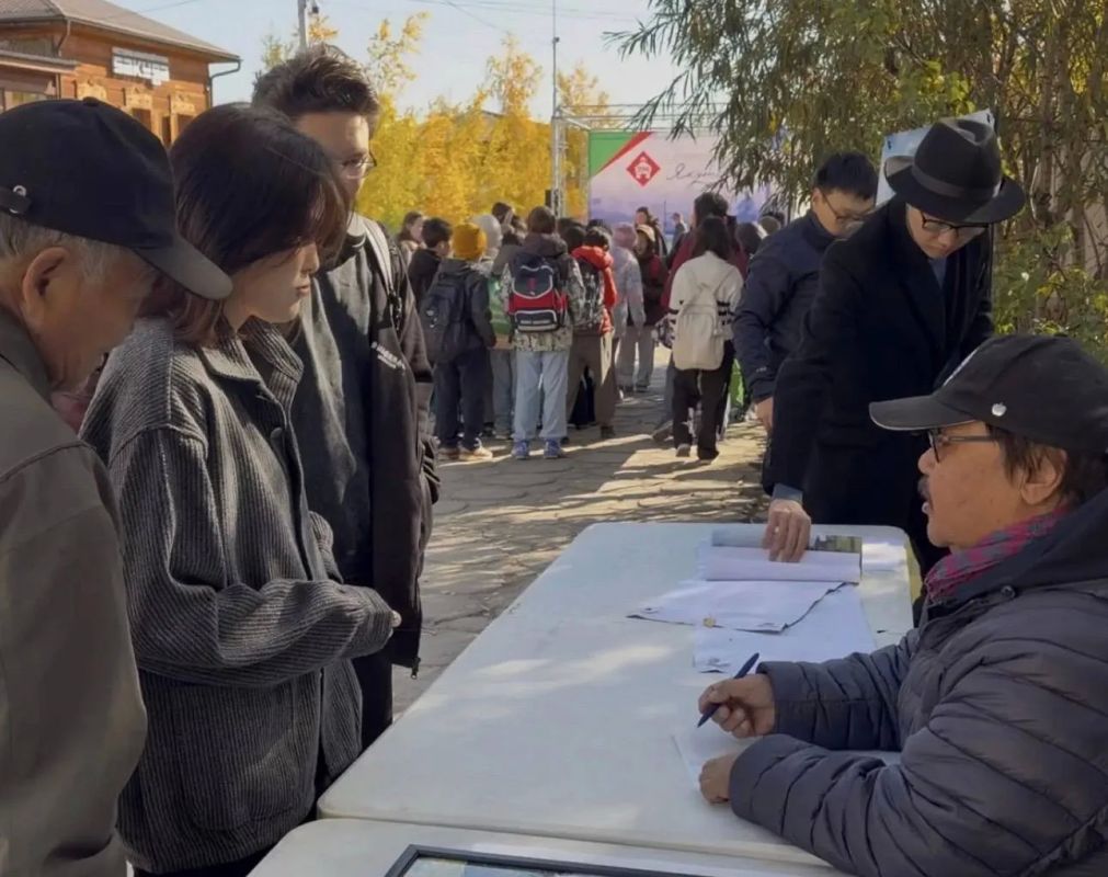 В Якутске впервые прошёл открытый городской пленэр В Якутске впервые прошёл открытый городской пленэр