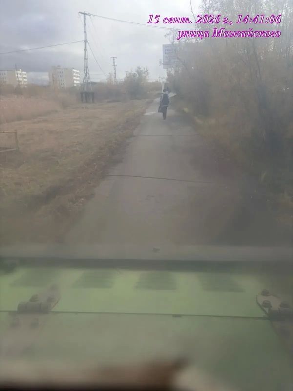 Ежедневно силами подрядной организации ведется уборка тротуаров на территории Гагаринского округа Ежедневно силами подрядной организации ведется уборка тротуаров на территории Гагаринского округа